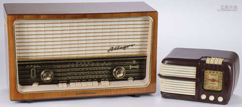 A PAIR OF VINTAGE TUBE RADIOS