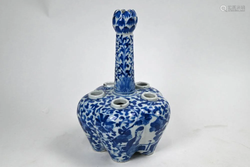A Chinese blue and white porcelain tulip vase, late