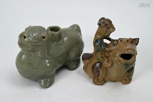 A Chinese Yueyao green glazed stoneware 'lion' vessel