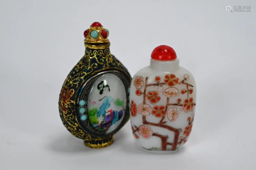 Two Chinese snuff bottles