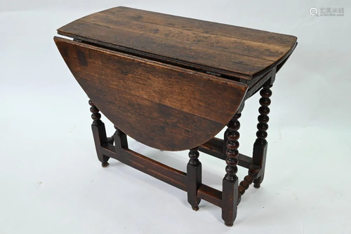 A late 18th/19th century oak gateleg table