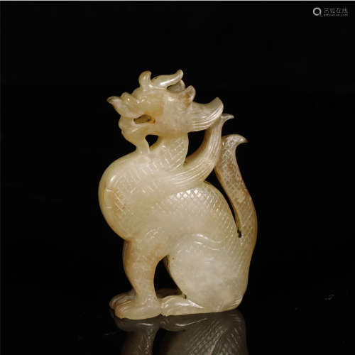 A CHINESE JADE DRAGON OR MYTHICAL BEAST FIGURINE