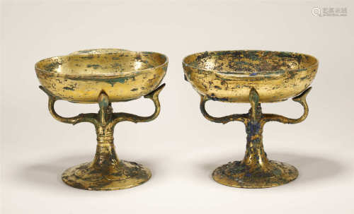 A PAIR OF GILDED BRONZE CUPS