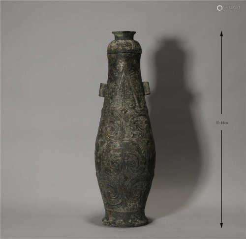 A CHINESE VINTAGE BRONZE VASE