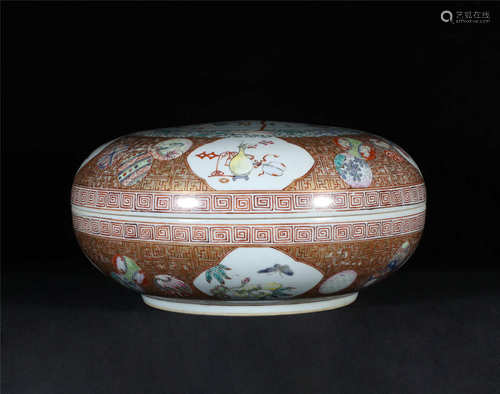 A CHINESE FAMILLE ROSE GLAZE PORCELAIN POMANDER BOX