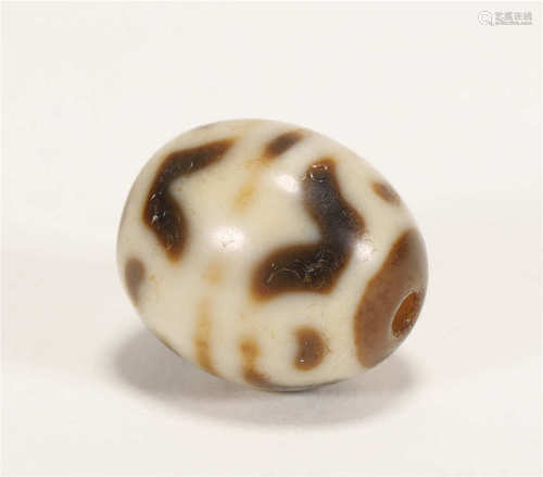 A CHINESE VINTAGE DZI BEAD TIANZHU