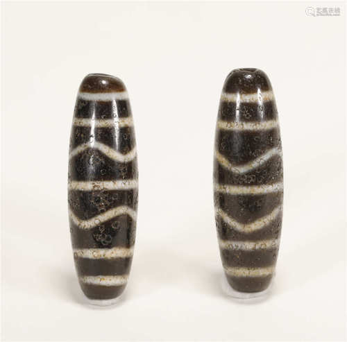 A PAIR OF CHINESE VINTAGE DZI BEADS