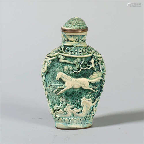 A FINELY CARVED CHINESE LACQUER SNUFF BOTTLE