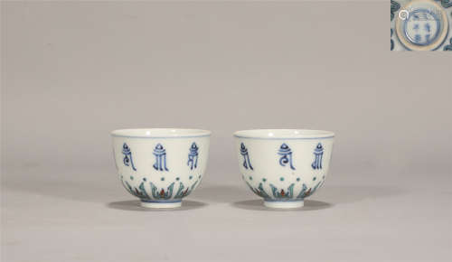 A PAIR OF CHINESE PORCELAIN BOWLS OR CUPS