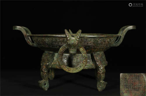 A CHINESE VINTAGE BRONZE PLATE