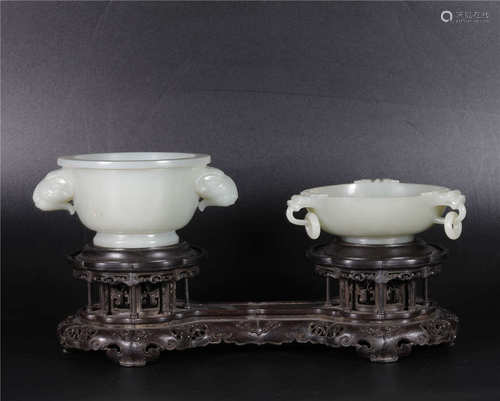 A SET OF WHITE JADE DECORATIVE DISPLAY ITEMS