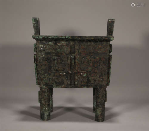 A CHINESE BRONZE SQUARE SHAPE DING