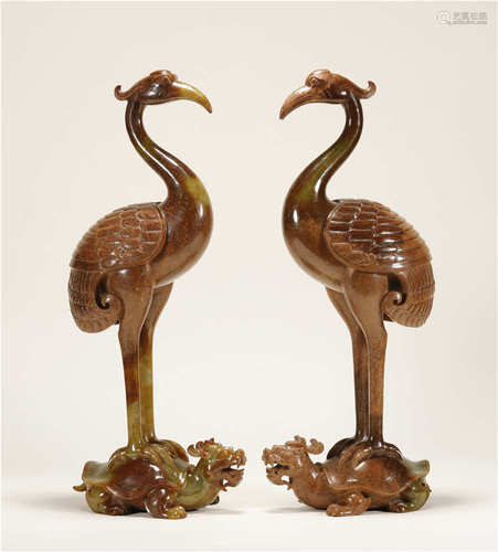 A PAIR OF JADE DECORATIVE CRANES