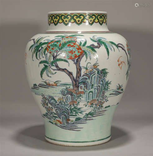 A LARGE DOU CAI GLAZE PORCELAIN JAR