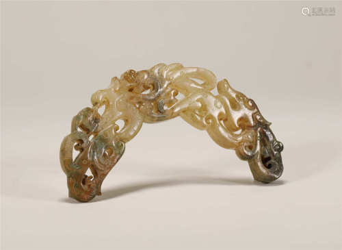 A FINELY CARVED CHINESE VINTAGE JADE 