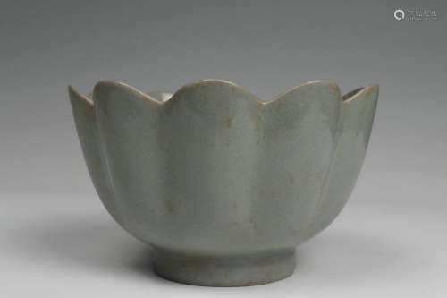 chinese ru kiln porcelain foliate-form bowl