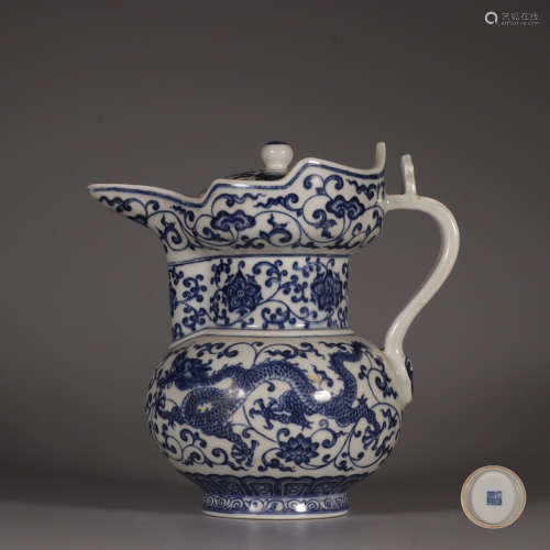 chinese blue and white porcelain monk-cap-shaped pot