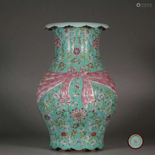 chinese green-ground porcelain vase