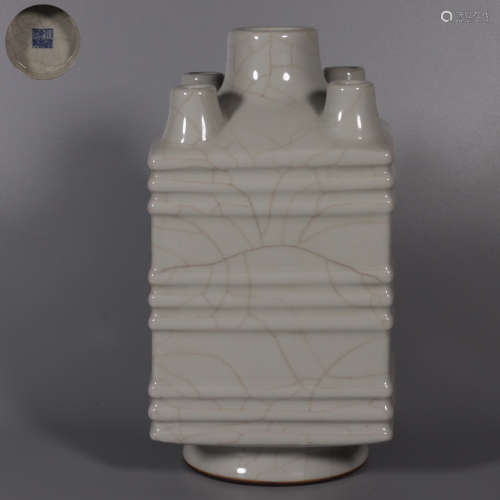 chinese guan kiln porcelaincong vase