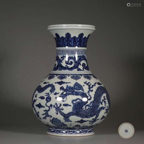 chinese blue and white porcelain dragon pattern vase