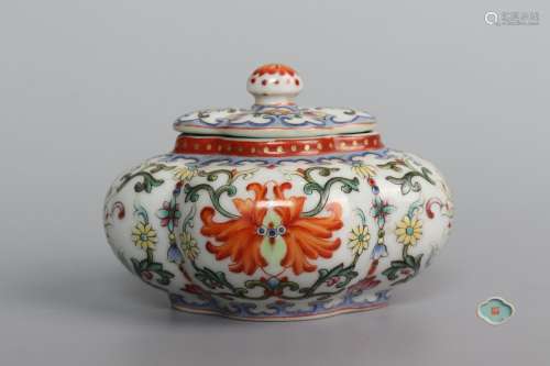 chinese famille rose porcelain box with lid