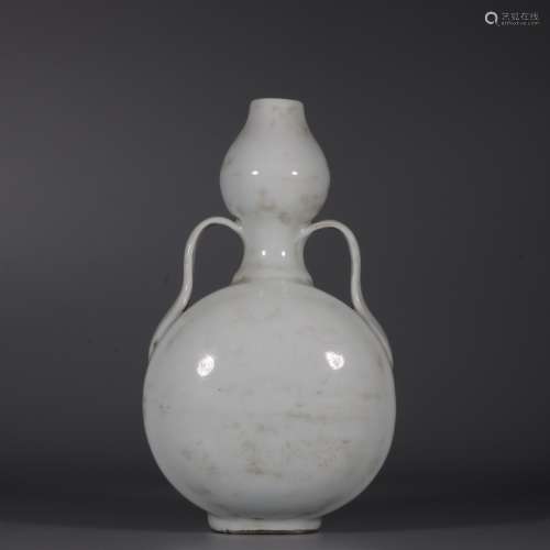 chinese white glazed porcelain moonflask