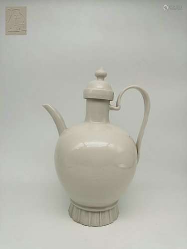 chinese white glazed porcelain ewer with ying mark