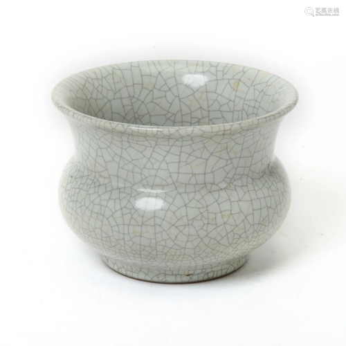 Chinese Crackle Glazed Ge-Type Zhadou.