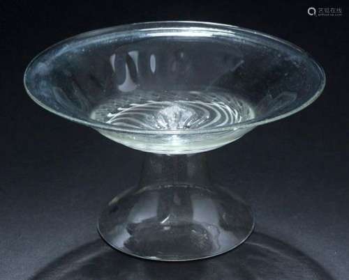 吹制玻璃碗，底座，杯，镶嵌螺旋状白色圆片威尼斯风格，西班牙，17世纪...