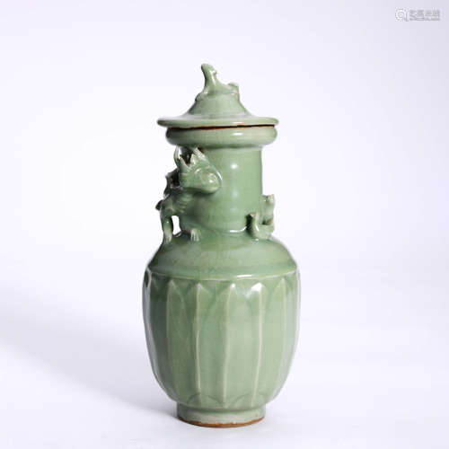 A Longquan Kiln Celadon-Glazed Dragon Vase And Cover