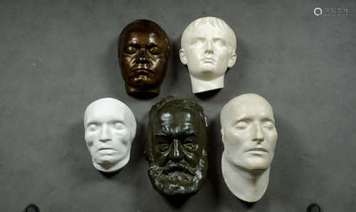 Collection de cinq masques mortuaires.