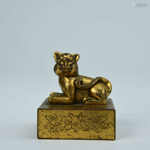 A Gilt-Inlaid Beast Square Seal