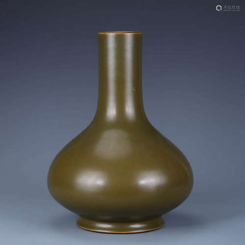 A Teadust-Glazed Bottle Vase
