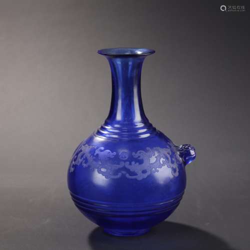 A CHINESE ENAMELLED GLASS VASE