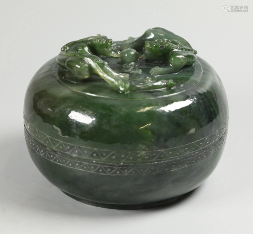 Chinese spinach jade cover box