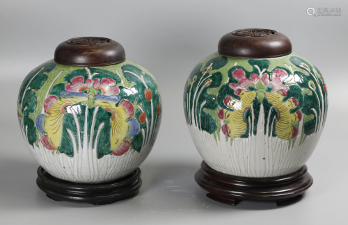 pair of Chinese porcelain jars, possibly 19th c.