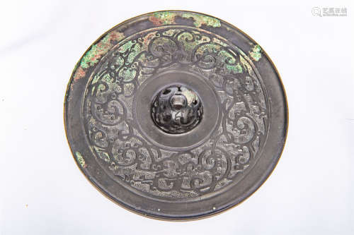 汉龙纹铜镜