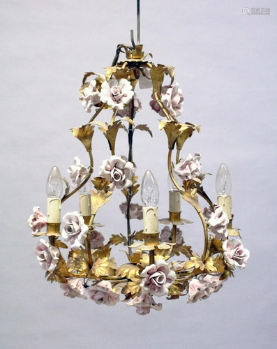 AN ITALIAN ORMULU FIVE LIGHT CHANDELIER WITH PORCELAIN