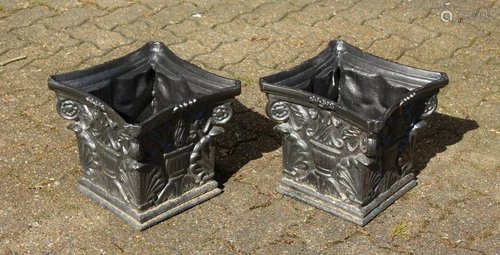 A SMALL PAIR OF 19TH CENTURY FRENCH BLACK CAST IRON