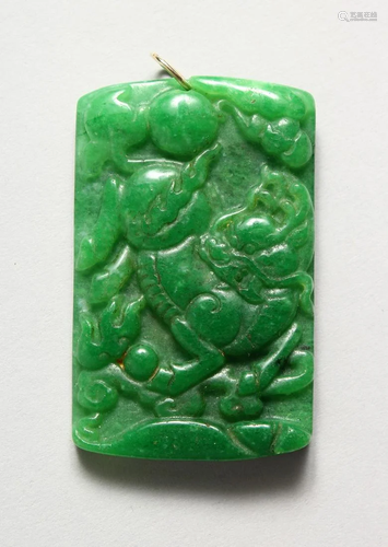 A CHINESE CARVED APPLE GREEN PENDANT 2.5 ins