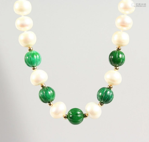 A 14 CT GOLD JADE AND PEARL NECKLACE
