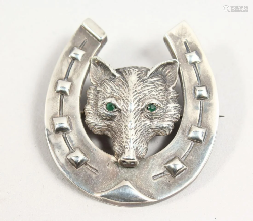A SILVER FOXES HEAD AND HORSE SHOW BROOCH