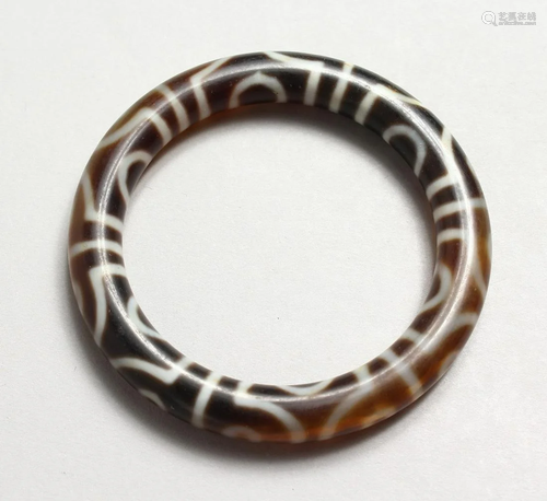 AN AGATE BRACELET