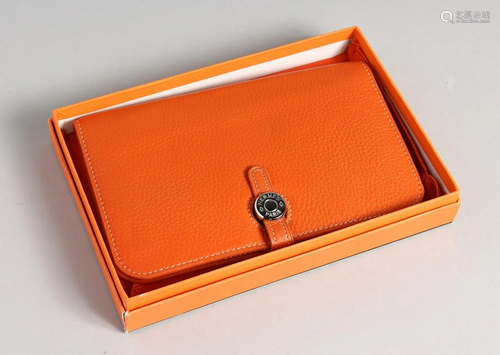 A HERMES ORANGE LEATHER PURSE IN HERMES BOX