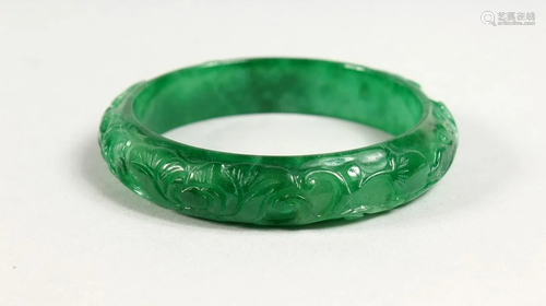 A CARVED APPLE GREEN BANGLE