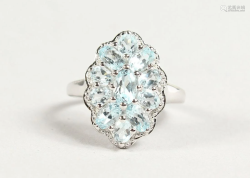 A SILVER AND AQUAMARINE CLUSTER RING