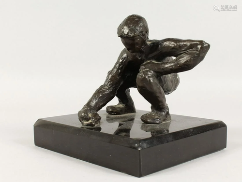 JUGANDO CANICAS (MEXICAN) A BRONZE CROUCHING…