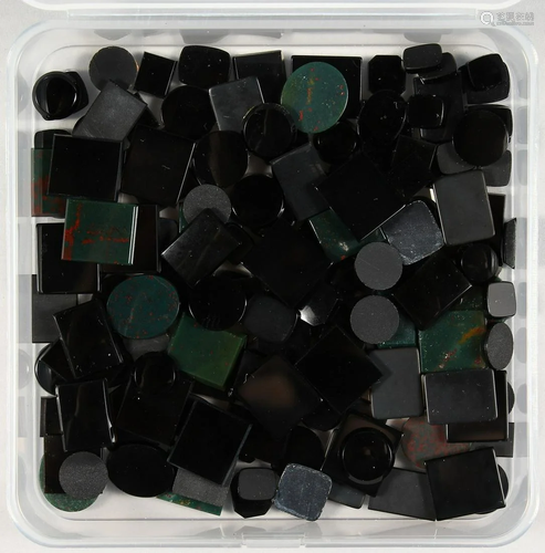 A BOX OF ONYX AND BLOODSTONE STONES