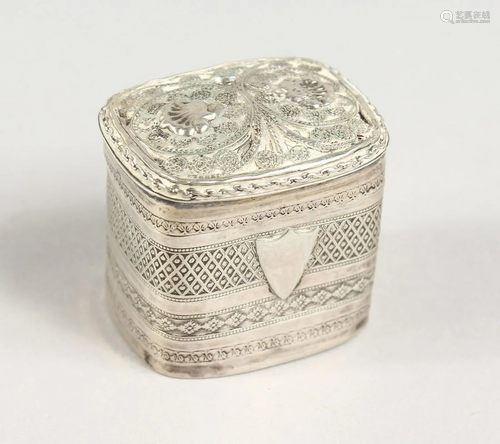 A DUTCH SILVER BOX 1.25 ins high.