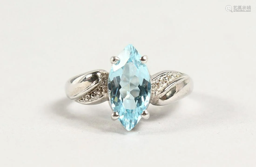 A SILVER AND AQUAMARINE RING